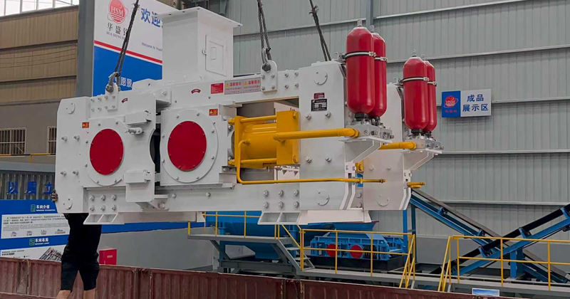超細(xì)碎破碎制砂設(shè)備高壓輥磨機發(fā)貨中
